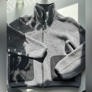 Vuori Women’s Alpine Sherpa Jacket Gray/Black